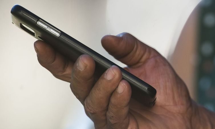 Psiquiatra explica o medo irracional de ficar sem o celular